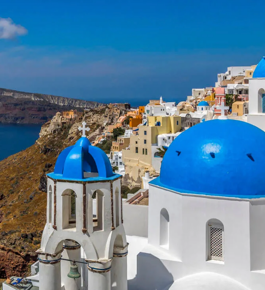 Traveling to Santorini: A Journey of Style, Scenery, and Savory Delights